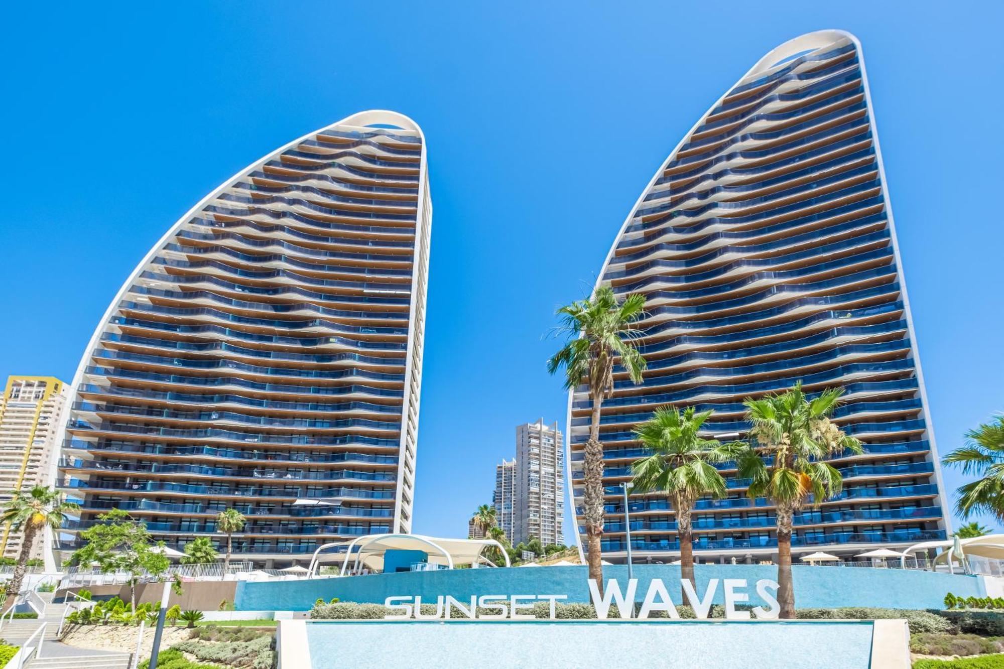Sunset Waves 18-35 Poniente *
